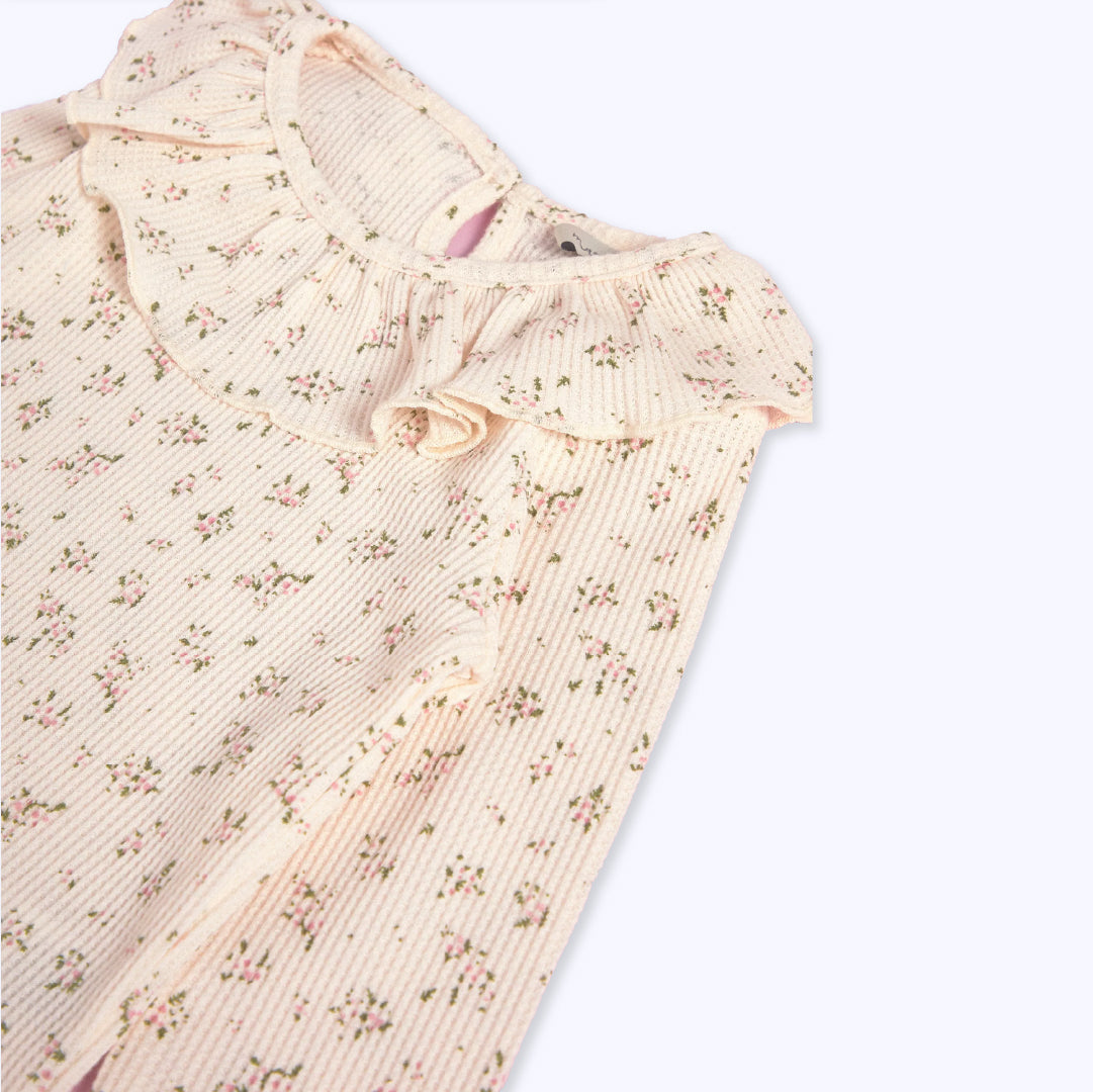 Polera cuello vuelo flor